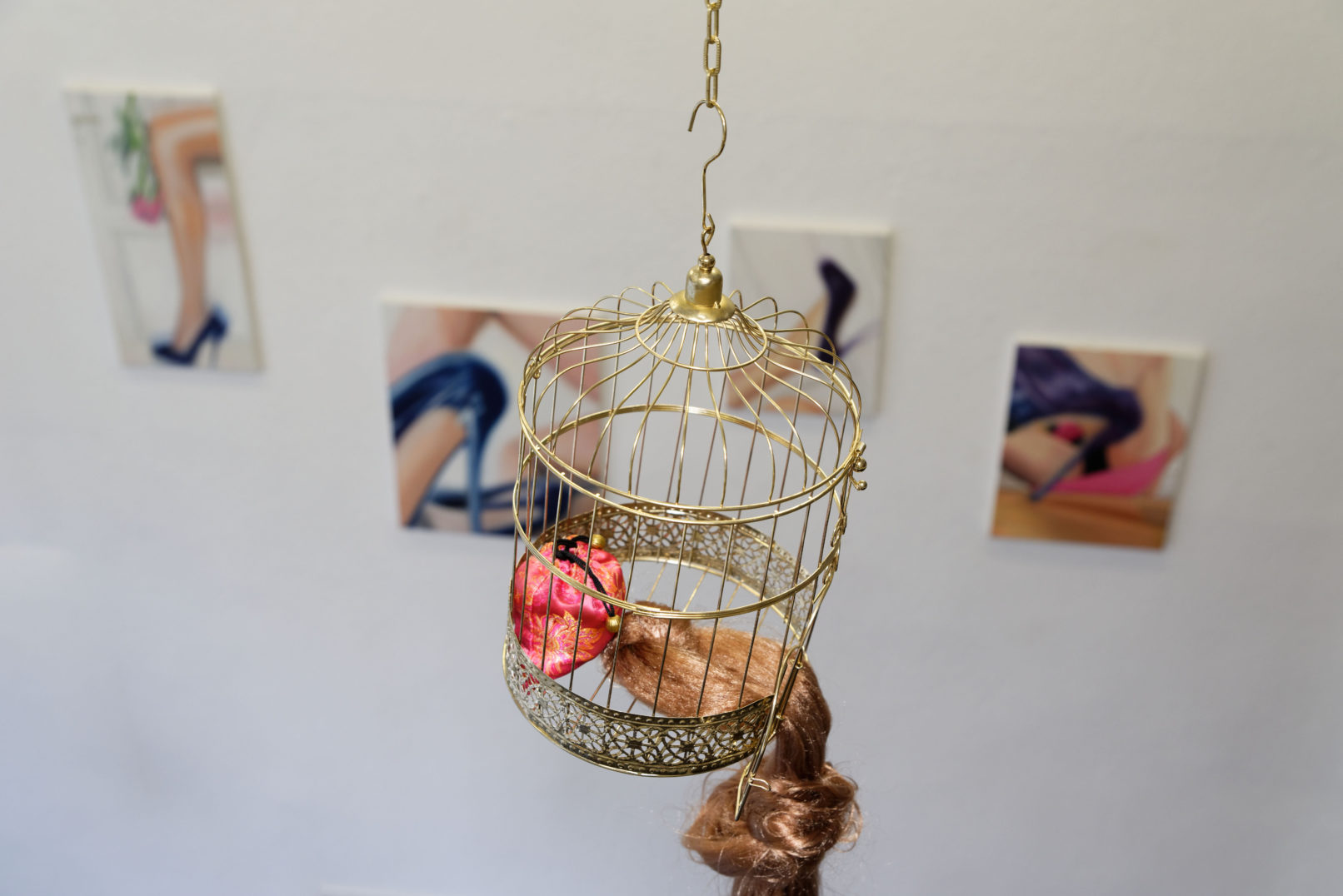 Golden prison, Artiste suisse, artiste féministe, artiste contemporain, contemporary artist, female artist, feminist artist, Espace L